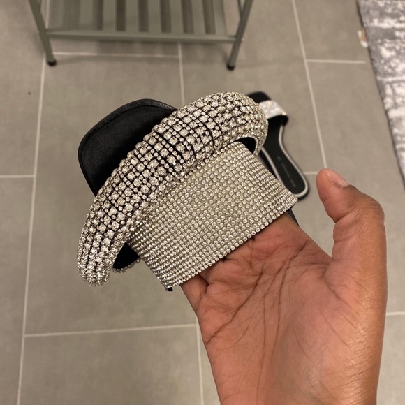 BLOGGERS FAVORITE | Zara Shiny Flat Sandals - Picture 5 of 7